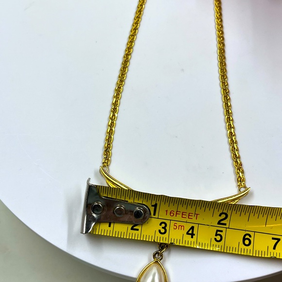 Vendome Signed Vintage Chevron Gold Plated Necklace with Crystal and Pearl - Picture 7 of 7